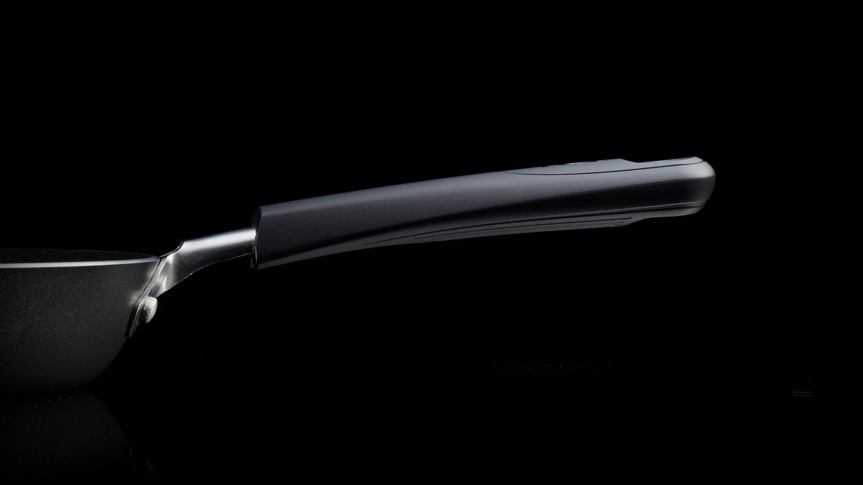 Pensa T Fal Signature Pan Pure Side Crop